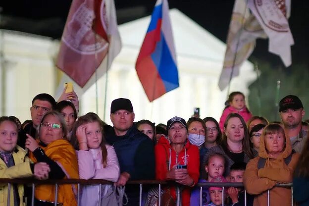 650 лет кирову программа. 650 летие кирова. киров юбилей города. фото с фестиваля русское лето 2025. летнее фото в городе выступают.