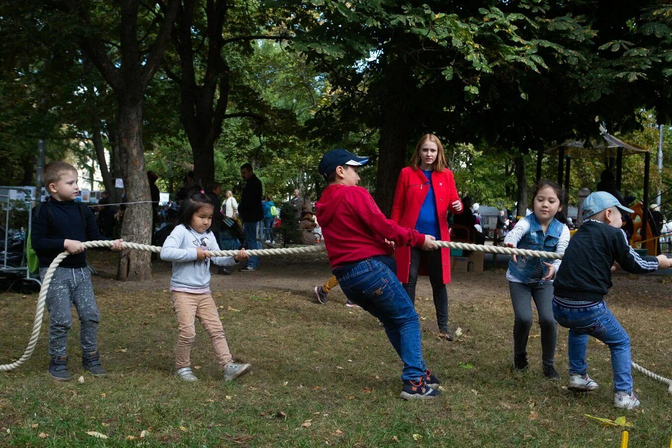 Развлекательные игры для детей. Праздник улиц игры. Детский праздник на природе. Спортивный праздник в детском саду. Масленичные забавы.