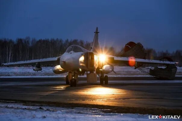 Сгорел су 34. Су-24 фото ночью. Су 24 ночью. Су-24м фото ночной полет. Су 24 полет ночью фото.