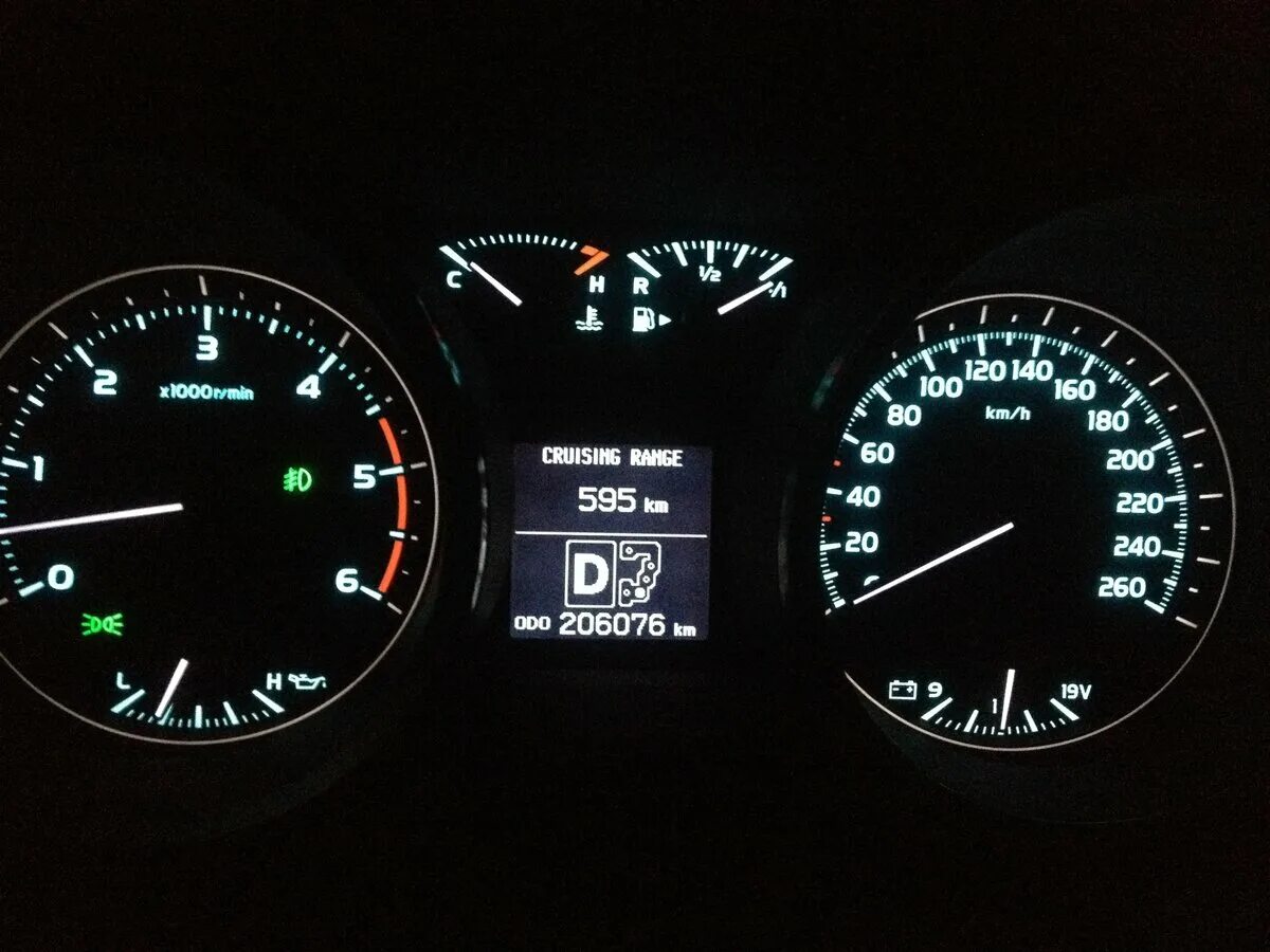 Крузак 200 ошибка. Лампочка давления масла лэнд крузер 200. Land cruiser 200 340 км ч. Land cruiser мигает 4lo. Чек 4lo toyota land cruiser 200.