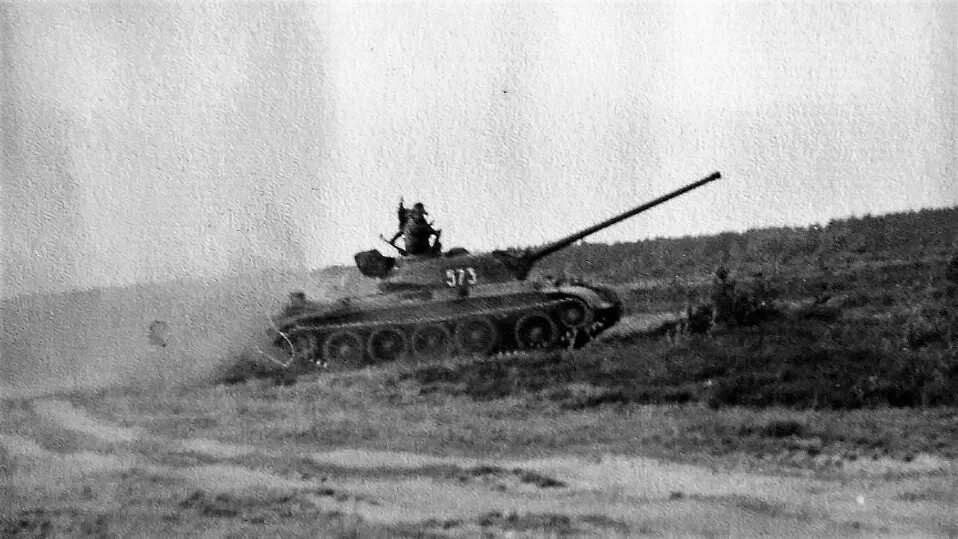 песня про танки на поле. песня про танки на поле. нап оле тагки грохо али. песня на поле танки грохотали. танки в поле.