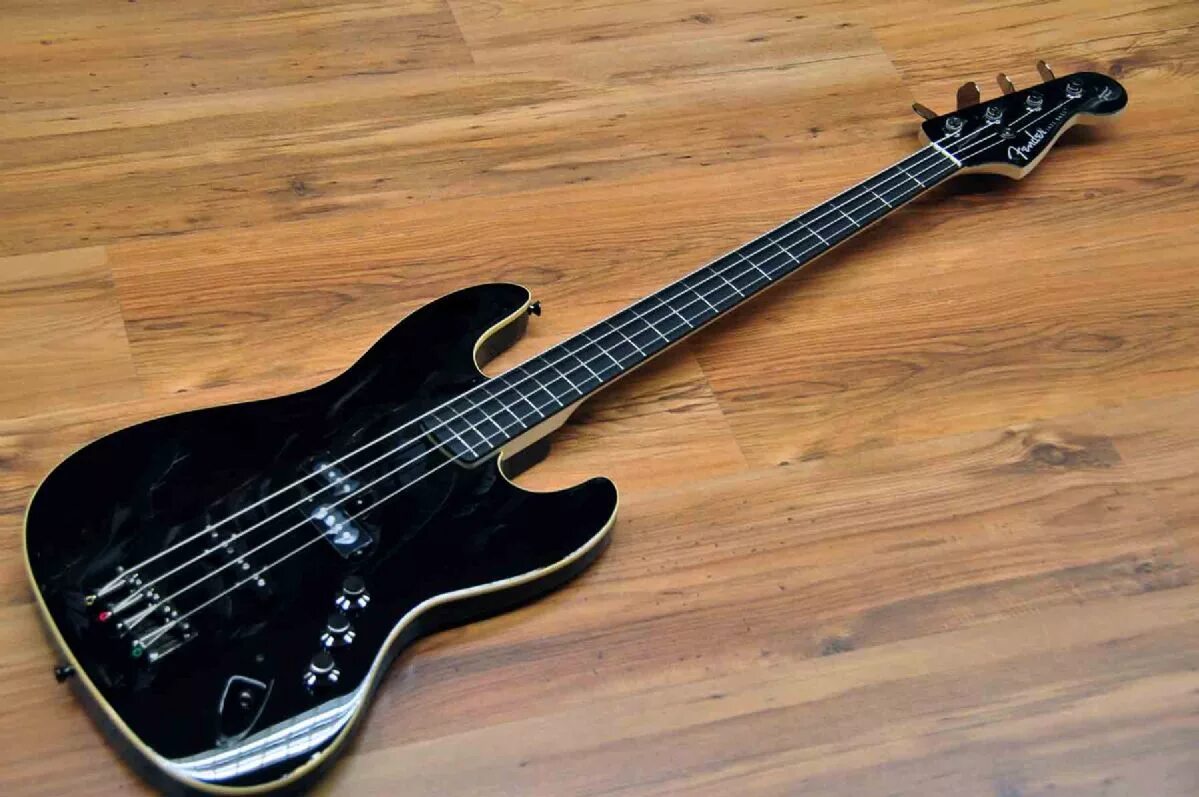 Обычная бас гитара. Fender aerodyne precision bass. fender jazz aerodyne bass black. fender бас гитара черная. fender jazz bass aerodyne bass.