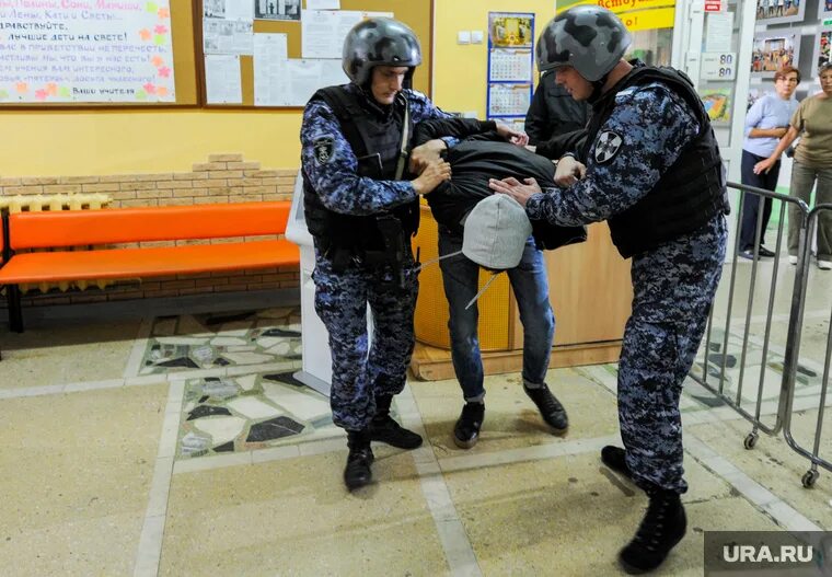 Террористы напали на школу. Террористы напали на школу в Челябинске. Террористы напали на школу в Екатеринбурге. Росгвардия нападение