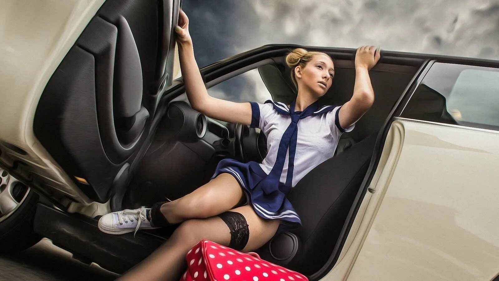 Skirt in car. Колготки в автомобиле. Skirt in car. Горячие девушки и автомобили. Девушки в автомобилях в мини.