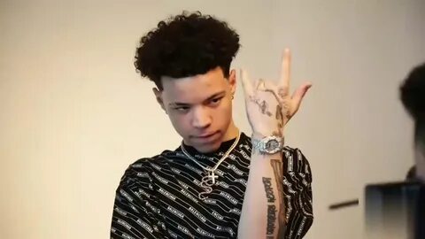 Песню lil mosey