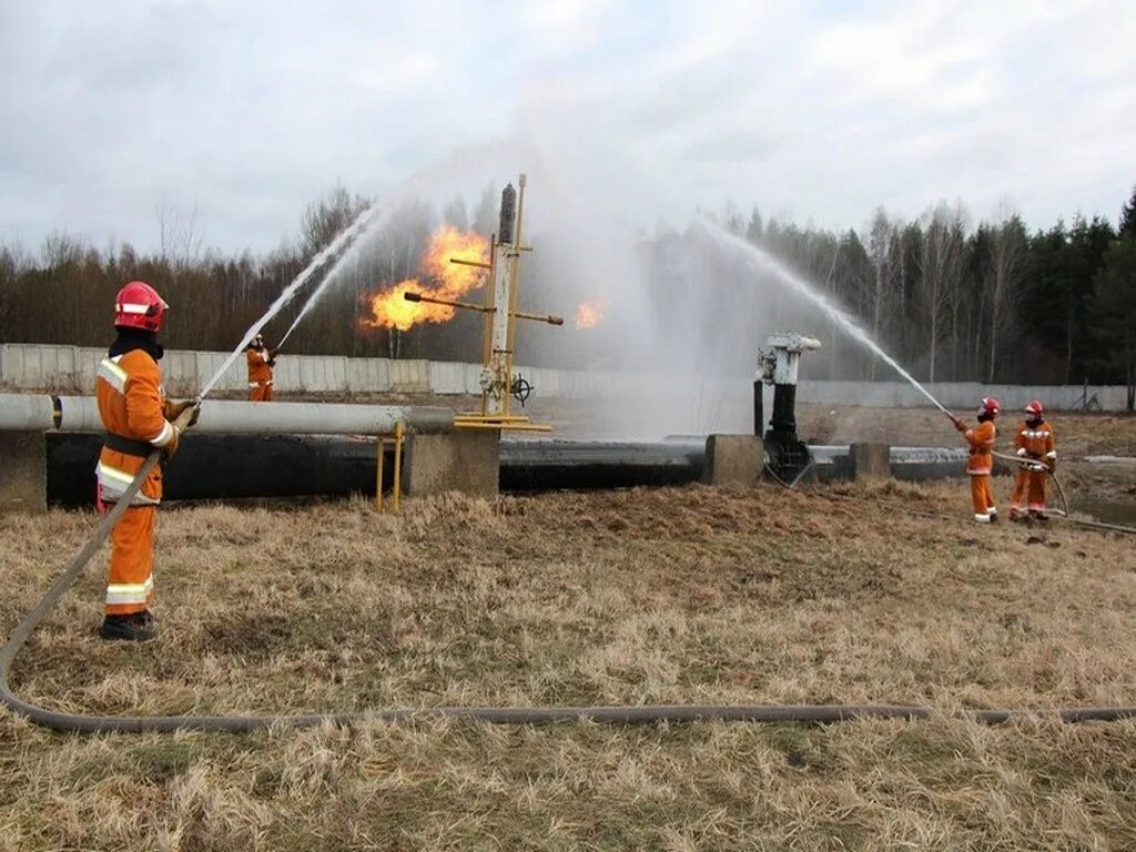 Тушение газопроводов. Тушение пожара. Тушение пожаров на газопроводе. Тушение пожара нефтепродуктов. Оборудование для тушения пожаров.