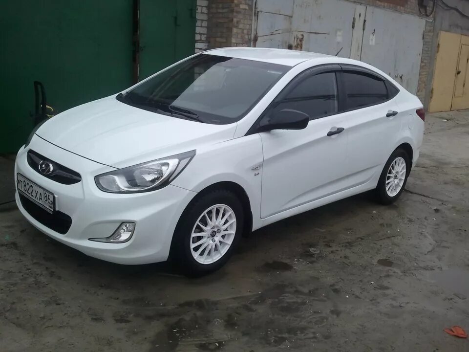 Авито краснодарский край солярис. Hyundai Solaris r16. Hyundai Solaris r15. Hyundai Solaris r16 drive2. Хендай Солярис 15.