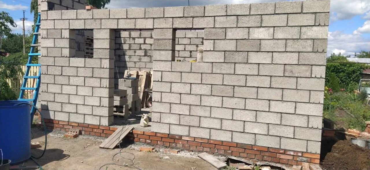 Кладка блока под расшивку. Сарай из пеноблоков 4x3. Гараж из бессер блоков с односкатной крышей. Проекты гаражей из пеноблоков. Гараж из блоков.