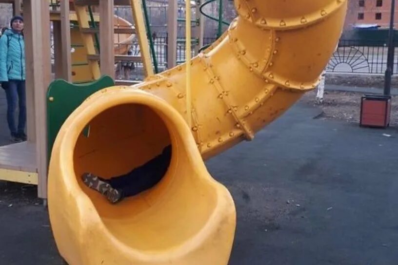Сломанную горку
