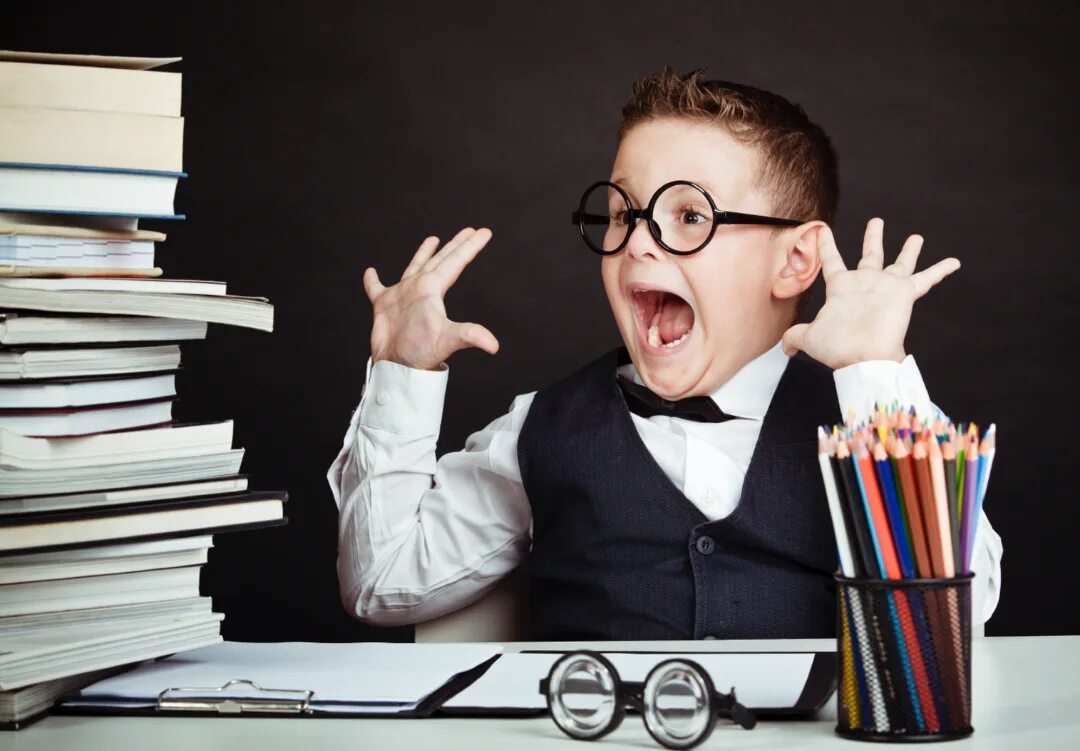 Учеба картинки. Стресс подростки. Родители делают уроки с детьми. Дети школа двойка. Подросток думает.