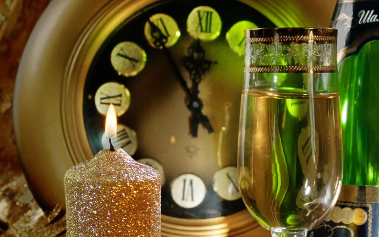 Бокал шампанского с бумажкой. Новый год (праздник). Ритуал под бой курантов. Желание под куранты. Ритуал под бой курантов.