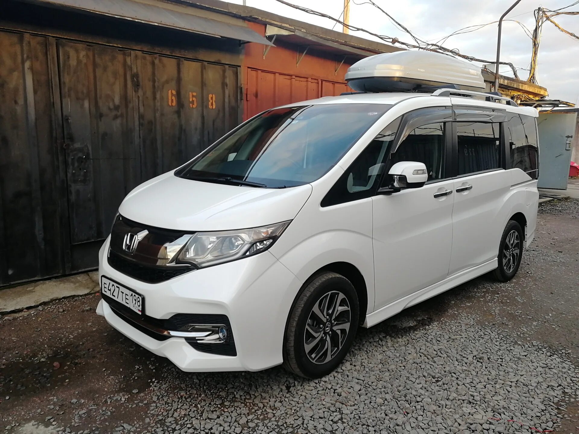 Багажник на крышу хонда фрид. Honda Stepwgn 5g. Honda STEPWAGON 5. Honda Stepwgn 5g бункер. Honda Stepwgn g5 Tuning белая.