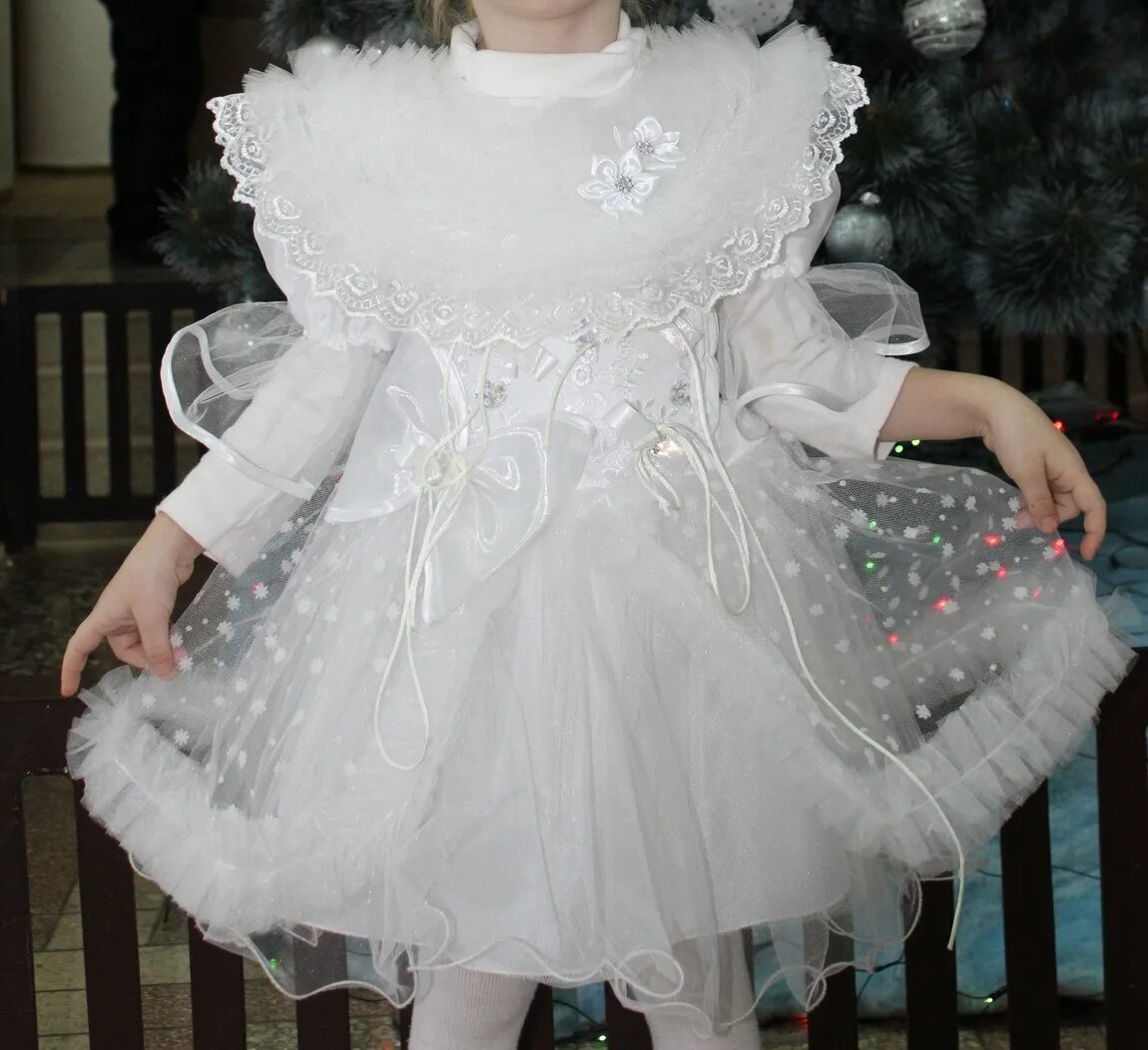Платье снежинка. Платье снежинки для девочки. Платье снежинки для девочки. Платье снежинки. Платье снежинка.