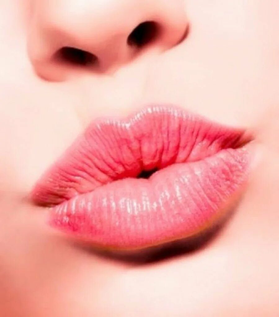 Сладкими губами. Женские губы. Красивые губки. Женские губы поцелуй. Нежные губки.