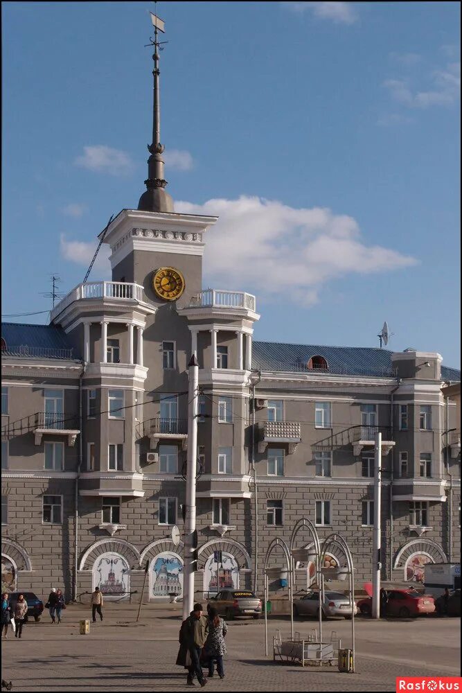 здание со шпилем в барнауле. город барнаул дома. город барнаул дома. город барнаул дома. площадь октября барнаул шпиль.