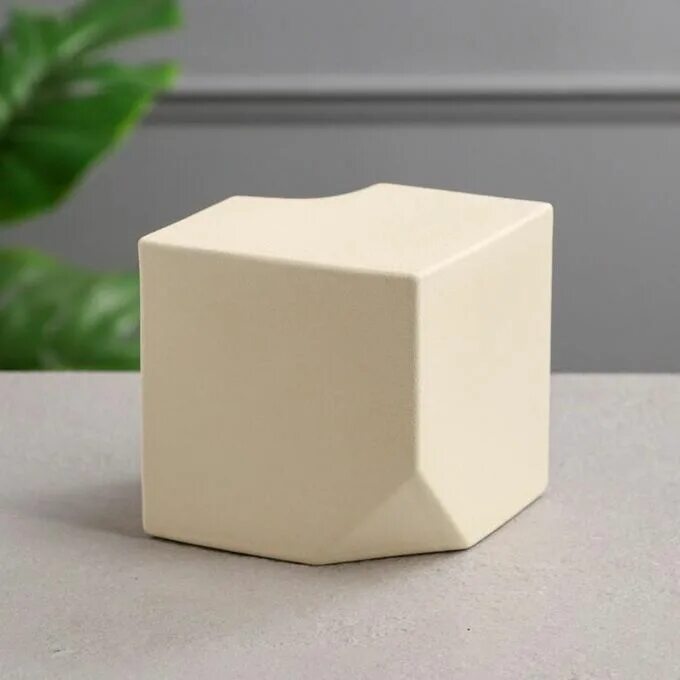 Cube ceramic. Керамический куб. Ваза керамическая куб настольная. Бежевый куб. Ваза куб белая.