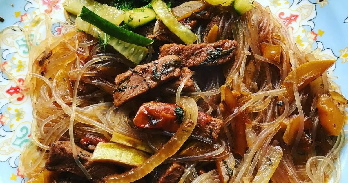 Фунчоза с соевым мясом и овощами. Фунчоза с говядиной по корейски. фунчоза с говядиной и овощами. фунчоза с говядиной и овощами с соевым соусом. фунчоза с соевым мясом.