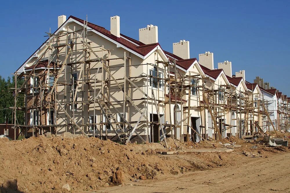 Каскад парк подольск деревня бережки. Дом в поселке. Мерзликин коттеджный поселок. Строящийся коттедж. Акулинино элитный поселок.