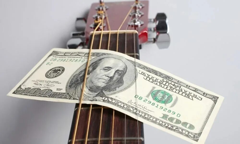 Куплю за деньги песня. Музыкальные деньги. Музыкант с деньгами. Заработок с музыки. Мелодия денег.