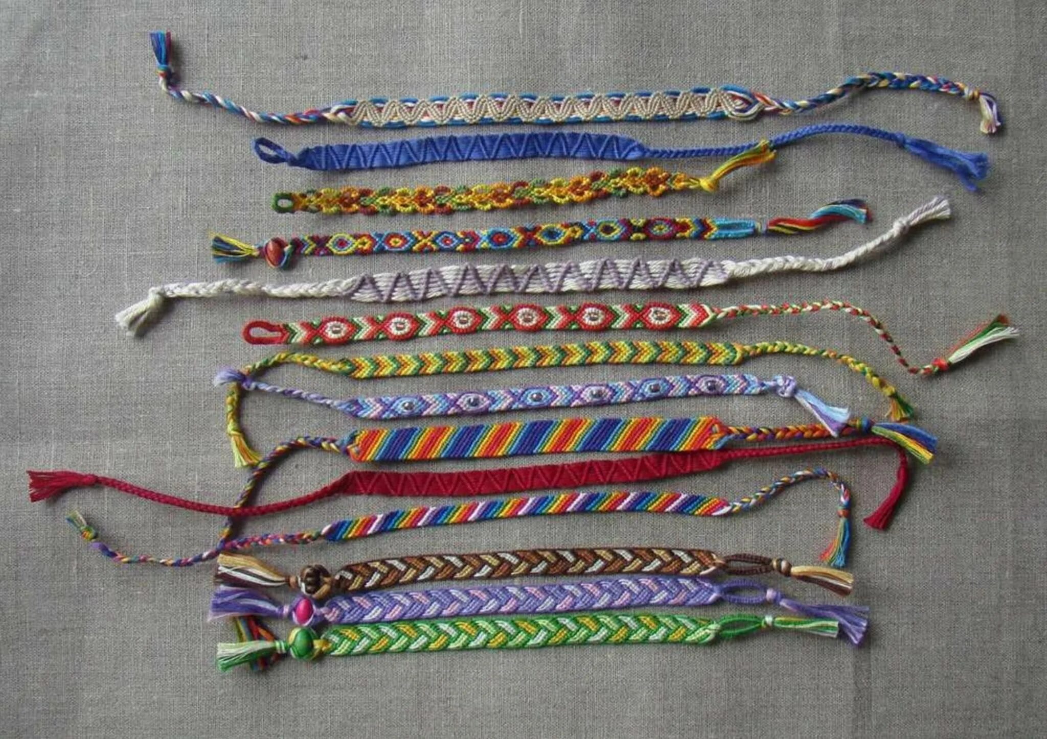 как называются фенечки. фенечки. фенечки. плетеные браслеты из мулине. браслет фенечка.