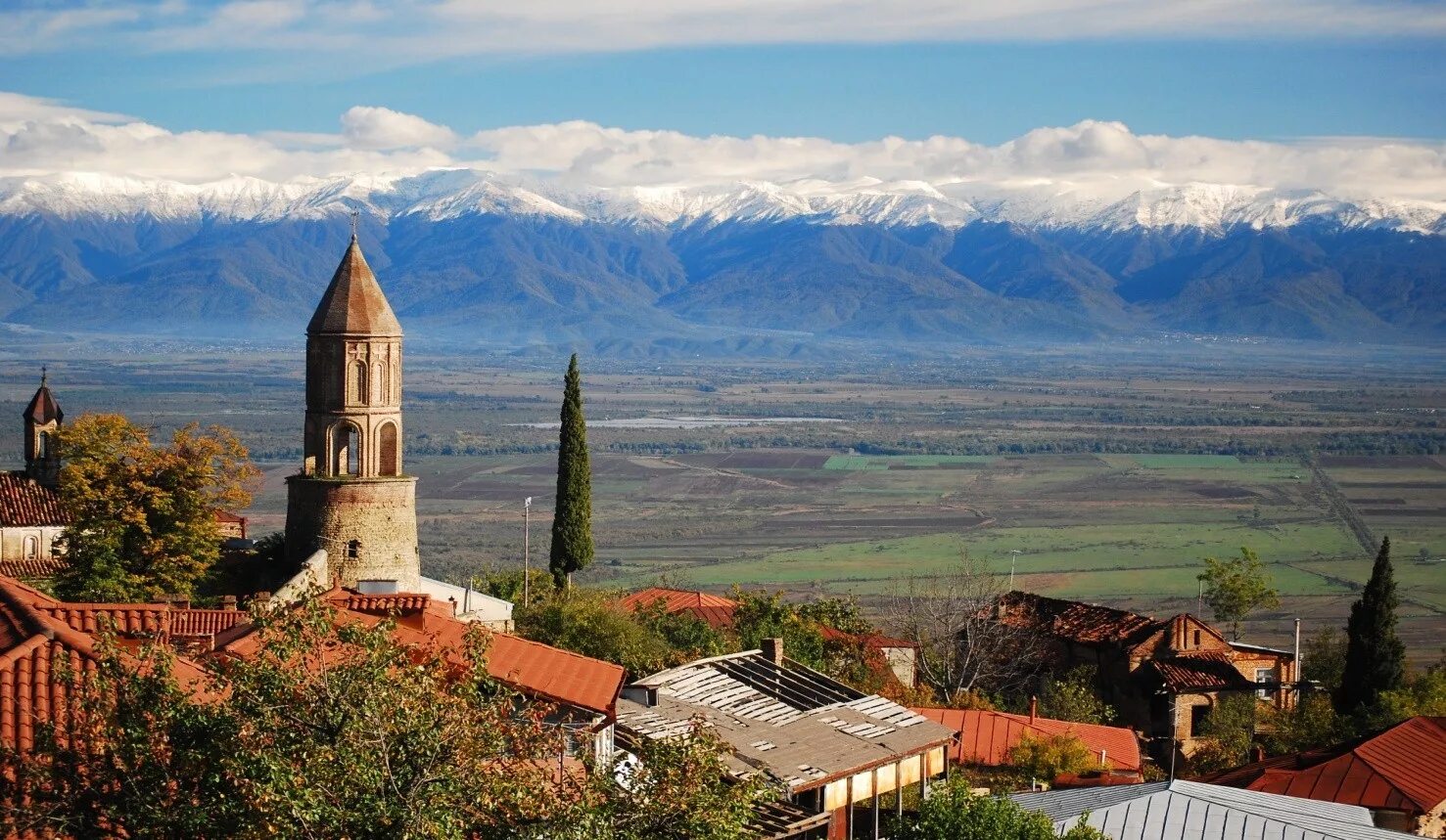 Georgia armenia. Кахетия Сигнаги. Грузия Кахетия Алазанская Долина. Город Сигнахи (Кахетия). Храм св. Стефана Сигнахи.