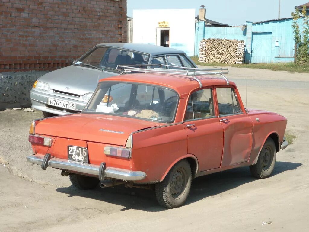 Автомобиль в омской области с пробегом. Тверские советские номера на автомобилях. Редкие машины в Омске. Трактора со старыми номерными знаками СССР (фото).