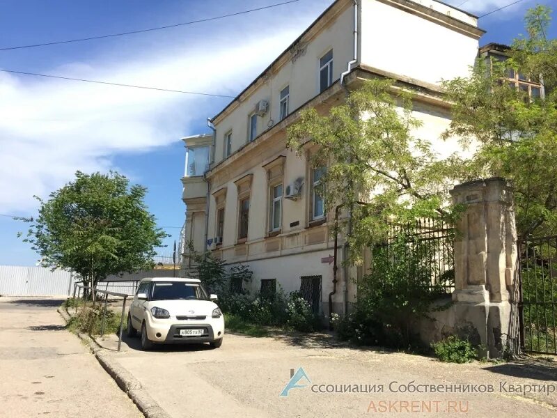 Севастополь улица большая морская 16. Севастополь улица умановский. Севастополь улица островской. Улочки севастополя. Улица советская 61 севастополь.