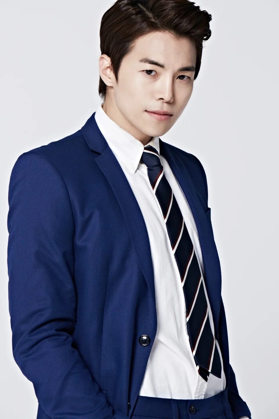 Пак гын сок. Логан ли пак ын сок. Пак ын сок пентхаус. Пак ын-сок актер. Логан ли пак ын сок.