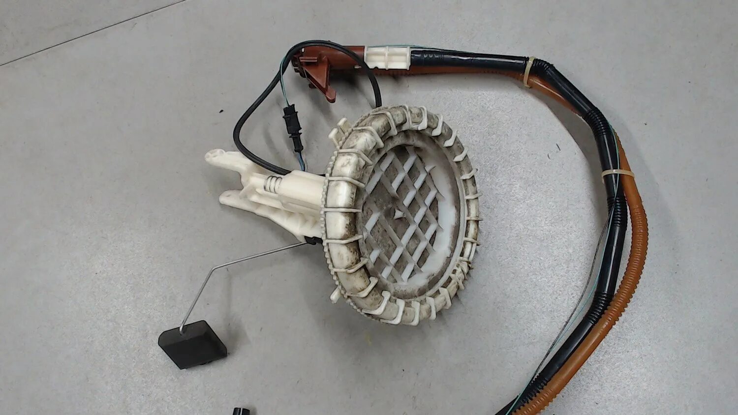 8 бензин. датчик уровня топлива ауди а4. датчик топлива а6 с5. датчик топлива а6 с5. датчик уровня топлива ауди а6 с5 2.