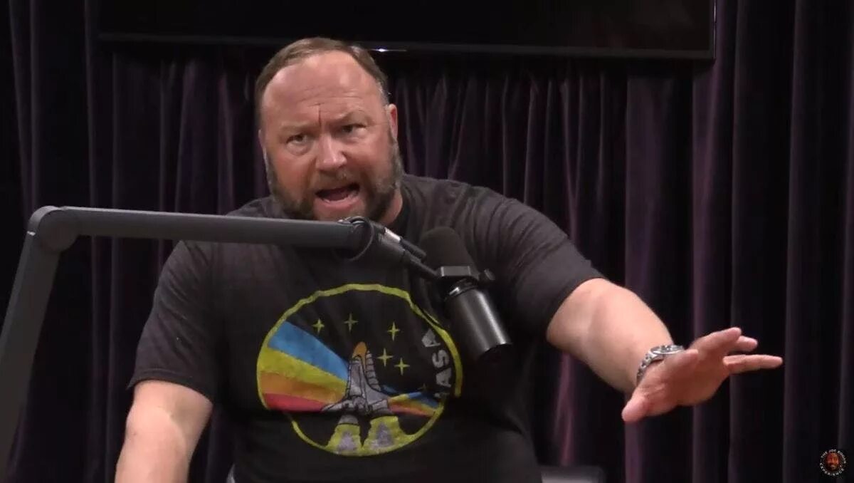 My time alex jones. Алекс джонс журналист. алекс джонс орет. alex jones спортсмен. алекс джонс плутон.
