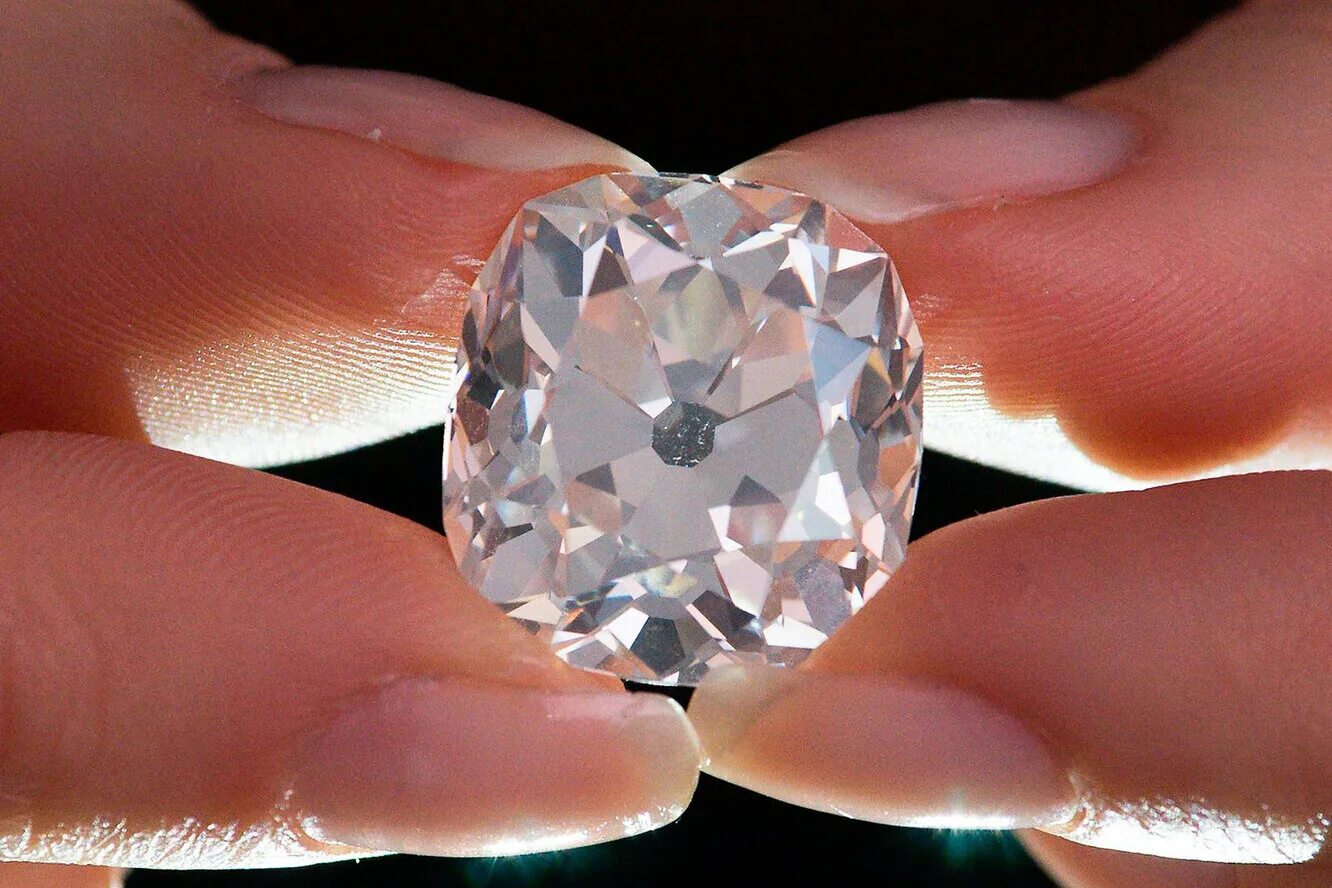 Алмаз цена. 150 Карат бриллианта. 26 Карат бриллиант. 300 Карат бриллиант. Алмаз 1000 карат.