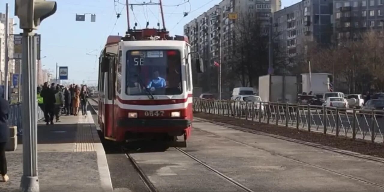 Ремонт трамвайных путей в самаре на новосадовой. Слияние трамвайных путей. Проспект Энгельса выброс трамвайных путей. Изолятор трамвайных путей. Ремонт трамвайных путей.