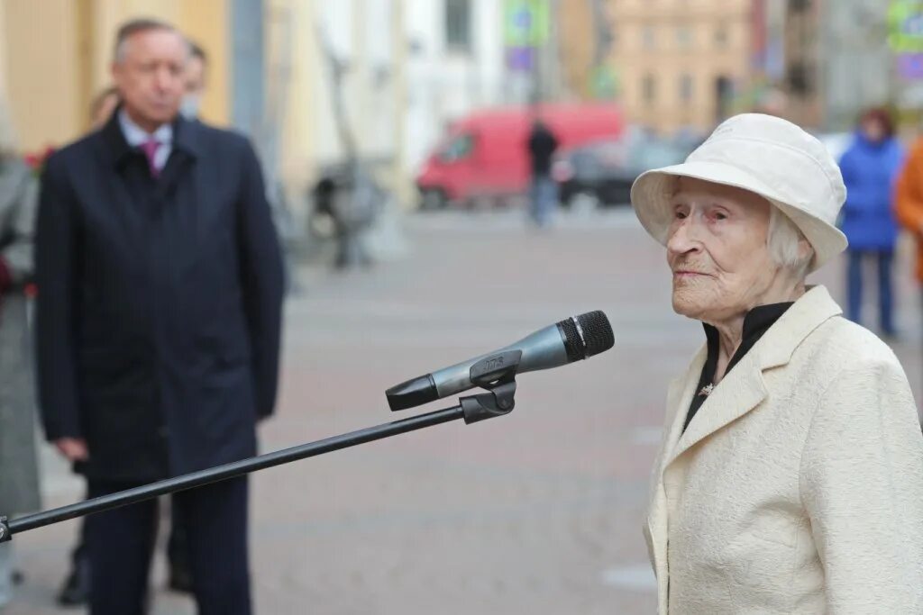 Надежда строганова блокадница. Блокадным учителем строгоновой надеждой васильевной. Надежда васильевна строганова. Строганова надежда васильевна учитель. Блокадным учителем строгоновой надеждой васильевной.