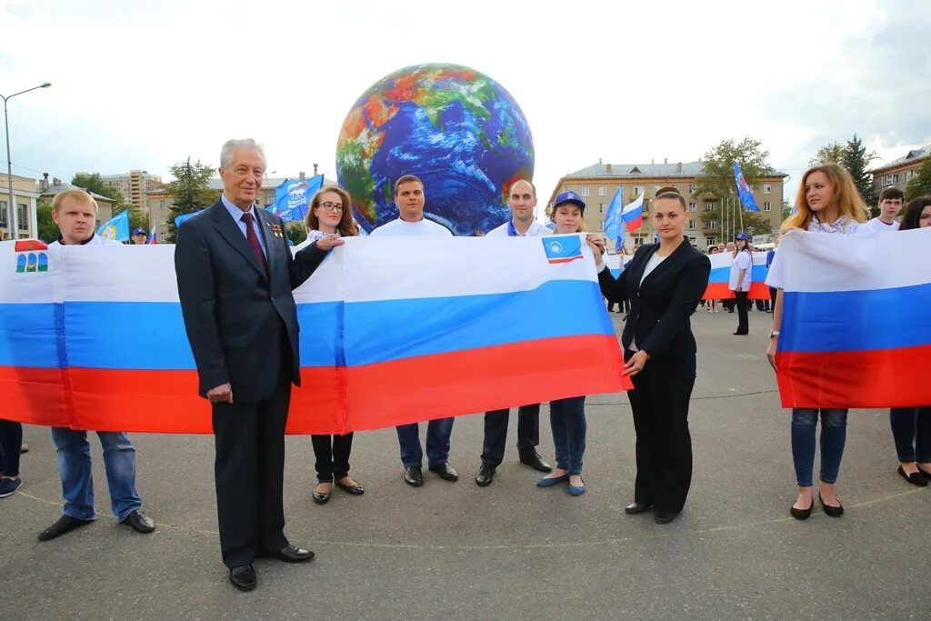 Сижу в социальных сетях. Куча информации в интернете. Михаил альбертович мурашко. Сми телевидение. Экономика рф.