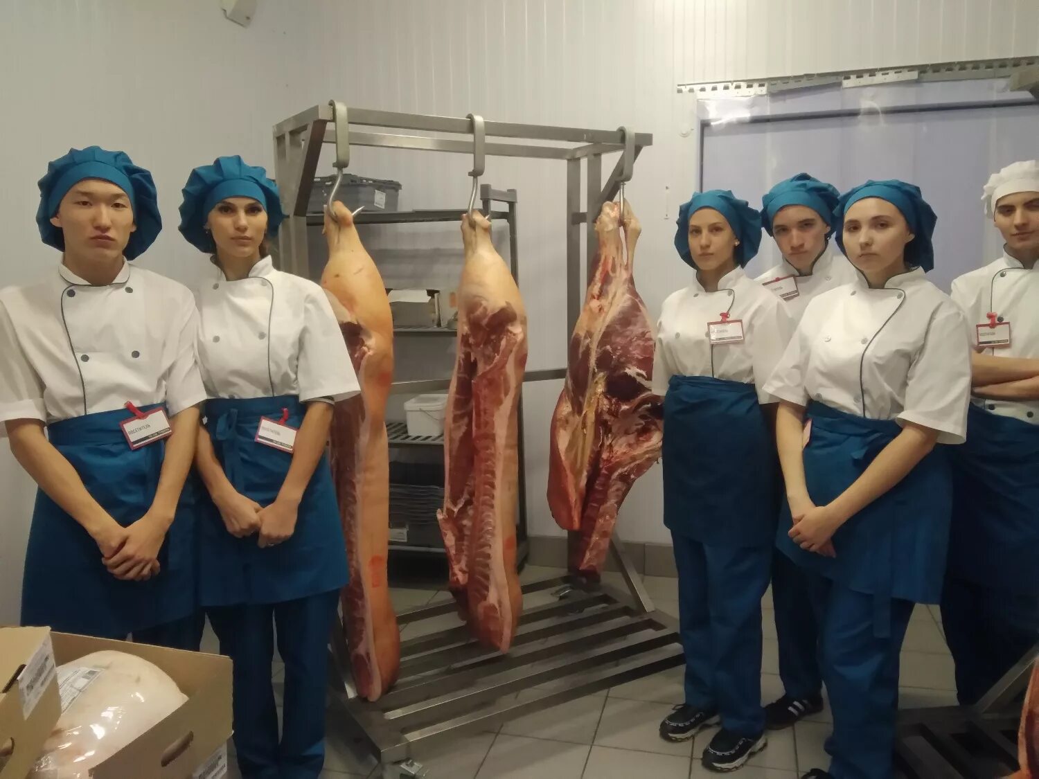 номер мясной цех. мясной цех. мясоперерабатывающий цех. мясо рыбный цех столовой. мясной цех в кафе.