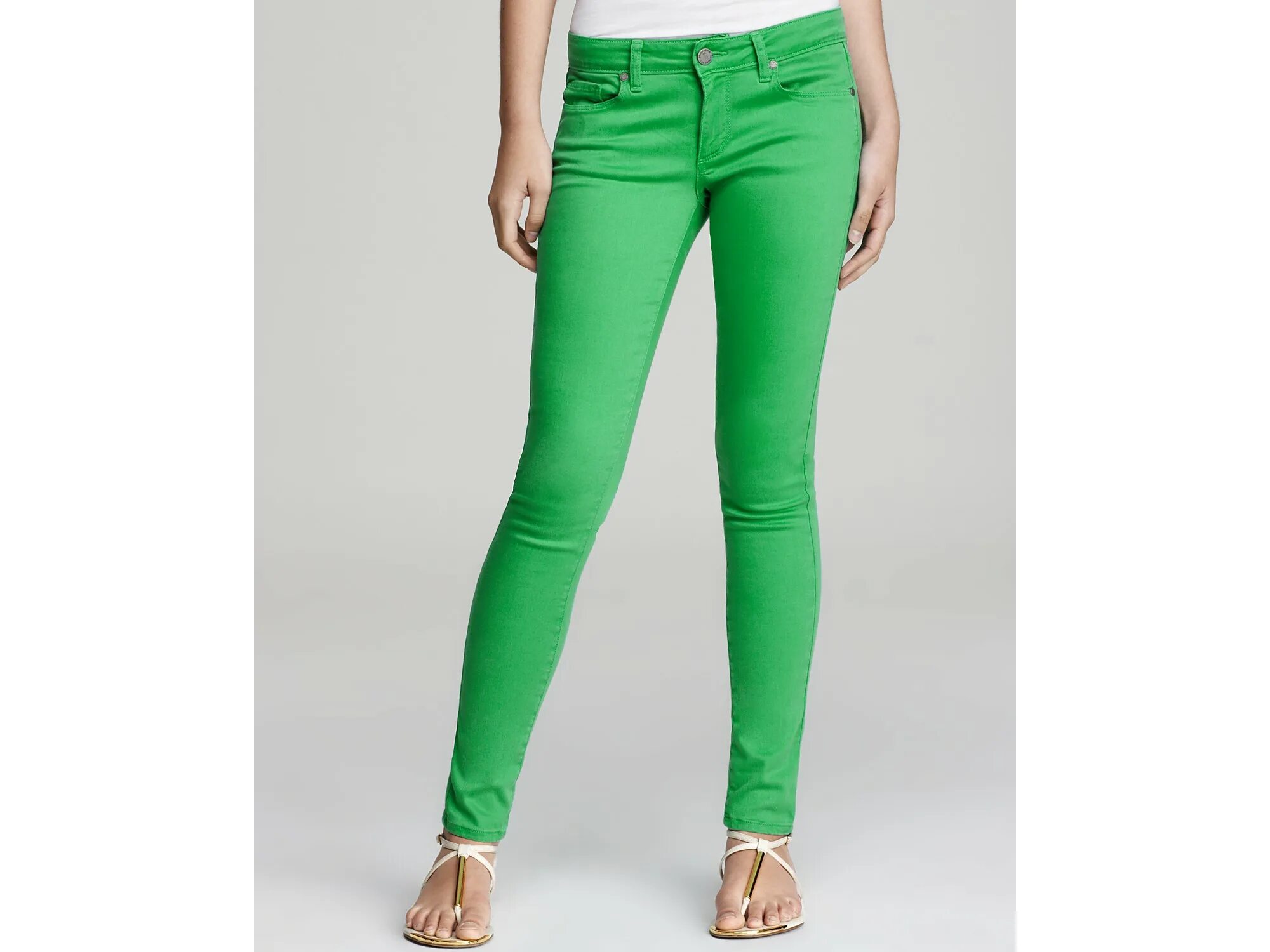 Джинса зеленая купить. Зелёные джинсы женские. Бежево зелёные джинсы. Салатовые широкие джинсы. Популярные зелёные джинсы.