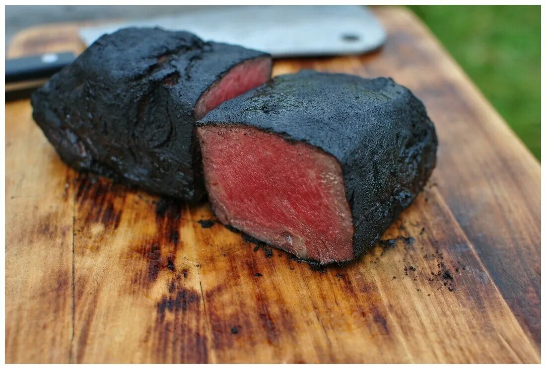 аям цемани яичница. чёрная китайская курица ухейилюй. копченая грудинка брискет. Low & slow brisket. грудинка мраморной говядины брискет.