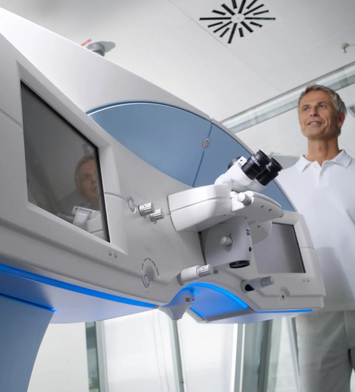 Relex smile clinicaspectr ru. VISUMAX Carl Zeiss. Система офтальмологическая лазерная VISUMAX. Лазер ВИЗУМАКС фемтосекундный. Фемтосекундного лазера VISUMAX.