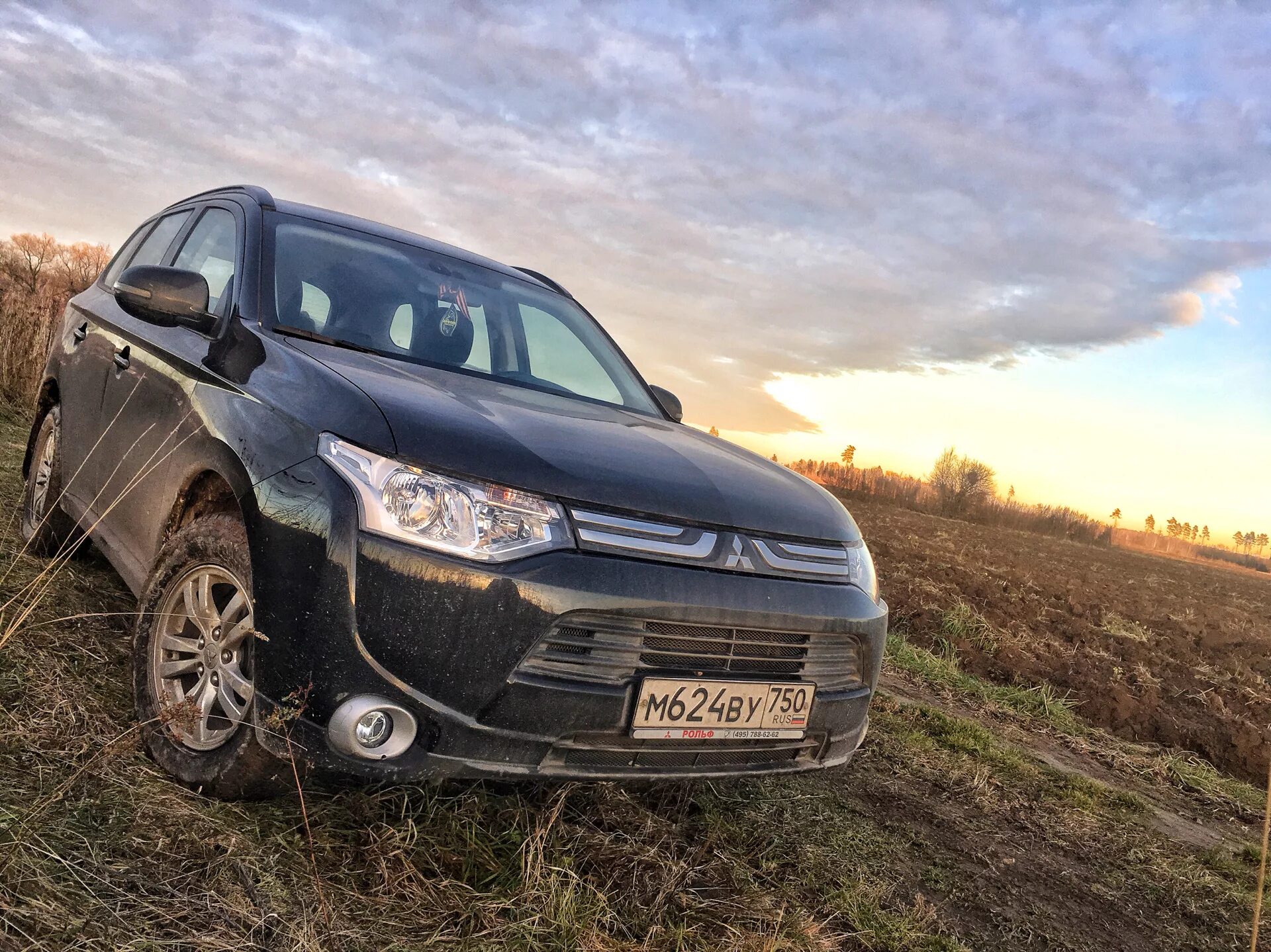 Mitsubishi outlander отзывы владельцев. Мицубиси Аутлендер 3. Outlander 2. Митсубиси Аутлендер 3 драйв 2. Mitsubishi Outlander 3g серый бездорожье.