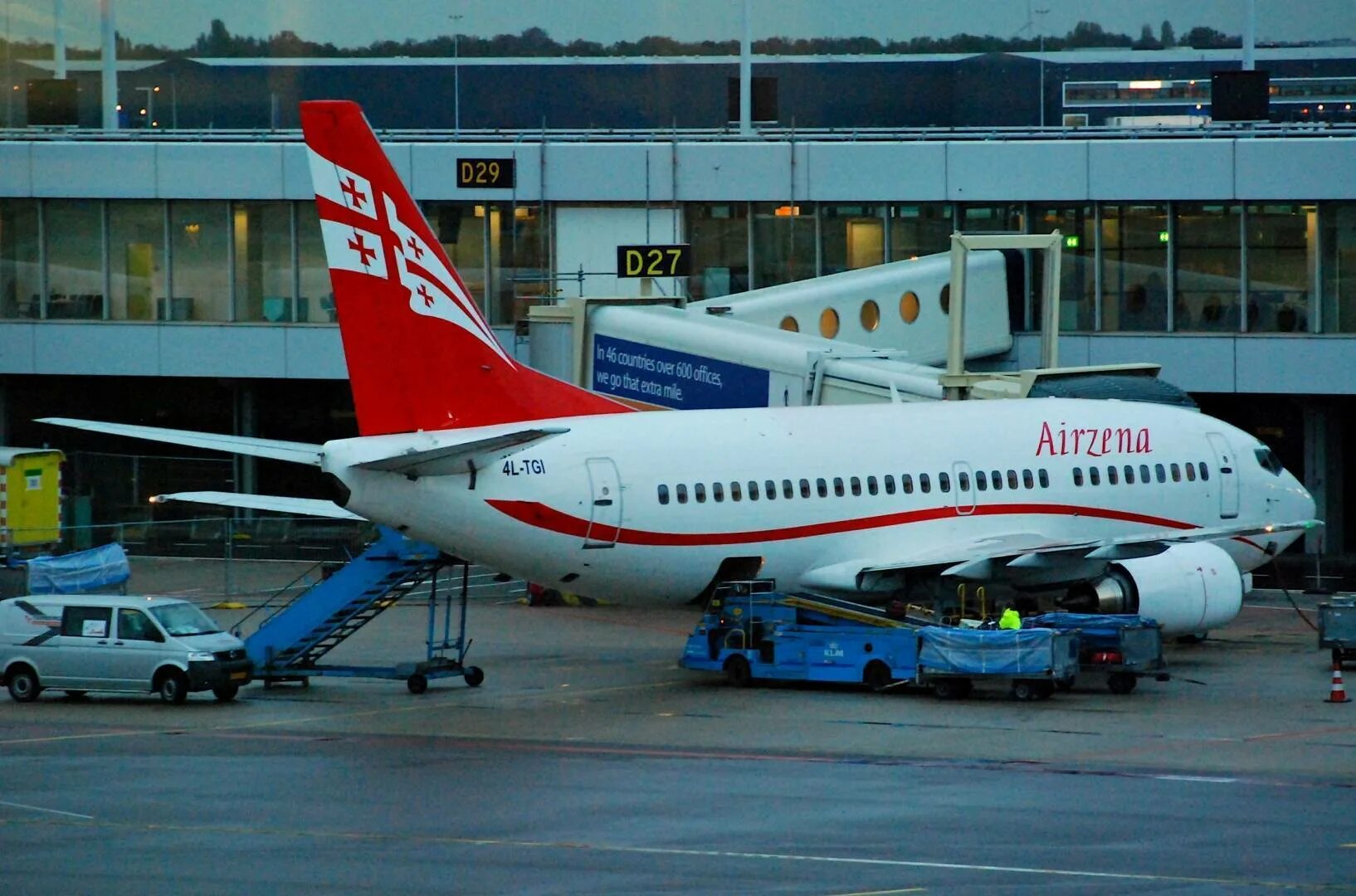 Боинг 737 грузинские авиалинии. Джорджиан Эйрвейс. Авиакомпания грузинские авиалинии. Самолет Джорджиан Эйрвейс.