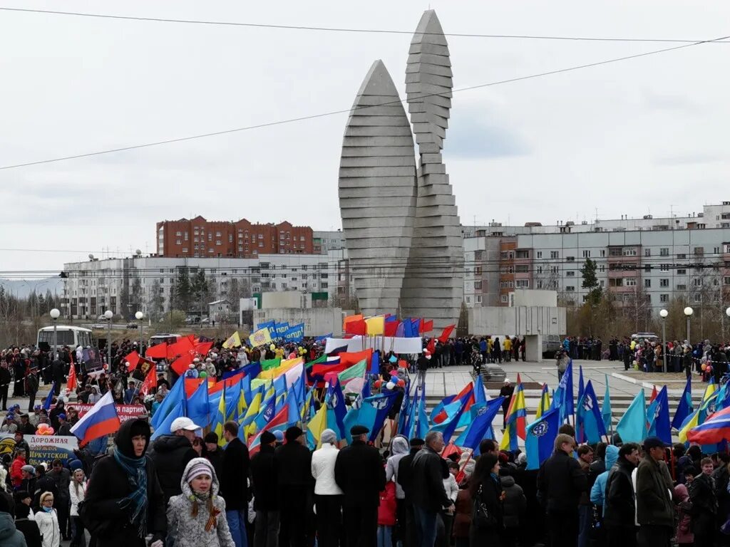 Погода в г братске. Мемориал Победы Братск. Братск Иркутская область. Памятник славы город Братск. Население города Братска.