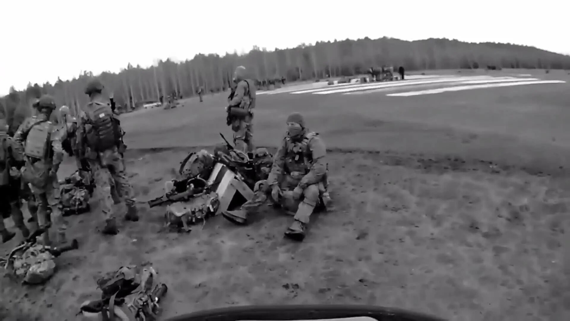 Под киевом десант. Аэропорт гостомель вдв. спецназ в гостомеле. гостомель аэропорт десант. гостомельский десант вдв.