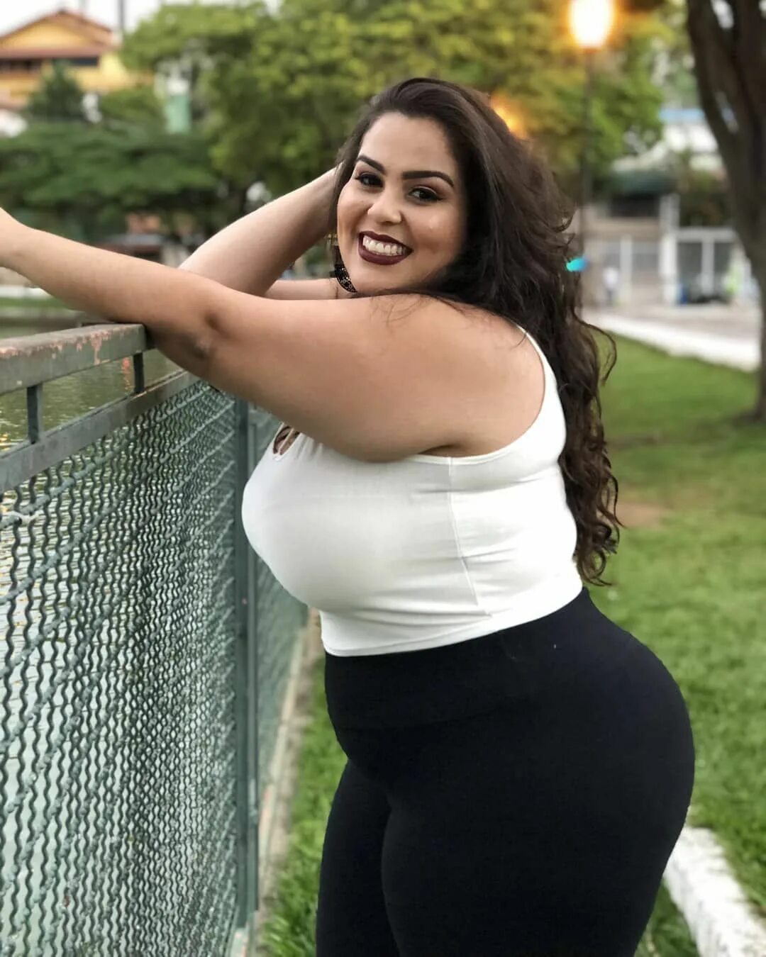 Плюс-сайз флавия ласерда. Big and beautiful women. Big beautiful plus size woman bikini. Модель плюс-сайз софи тернер. Sarah rae 2018.