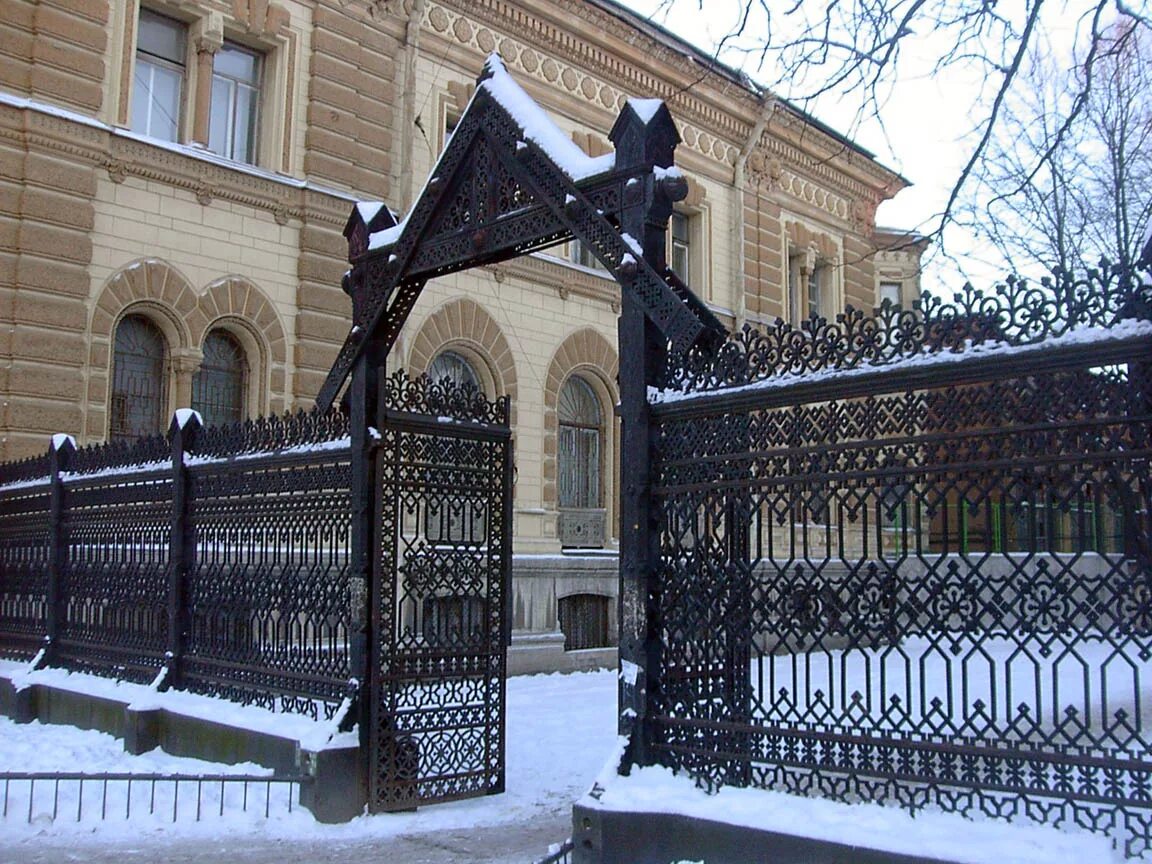 Сад Сан-Галли Санкт-Петербург. Санкт-Петербург Лиговский проспект решётка сада Сан-Галли. СКД Сан Галли Санкт Петербург. Сад Сан-Галли решетка. Сан гали в питере сад