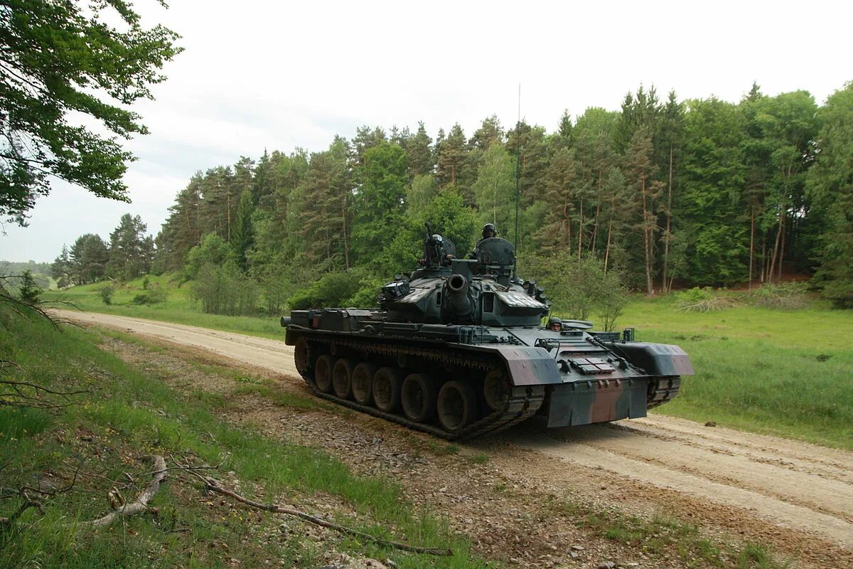 Румынские танки. Румынский танк tr-85m1 бизон. Танк tr-85m1 bizonul. Танк tr-85m1 bizonul. Румынские танки.