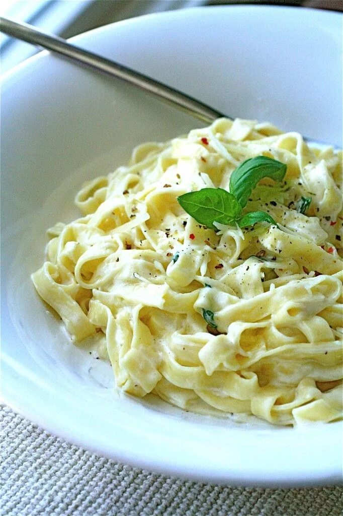 Феттучини Alfredo. Феттучини Fettuccine. Соус феттучини Альфредо. Фетучини альденте.