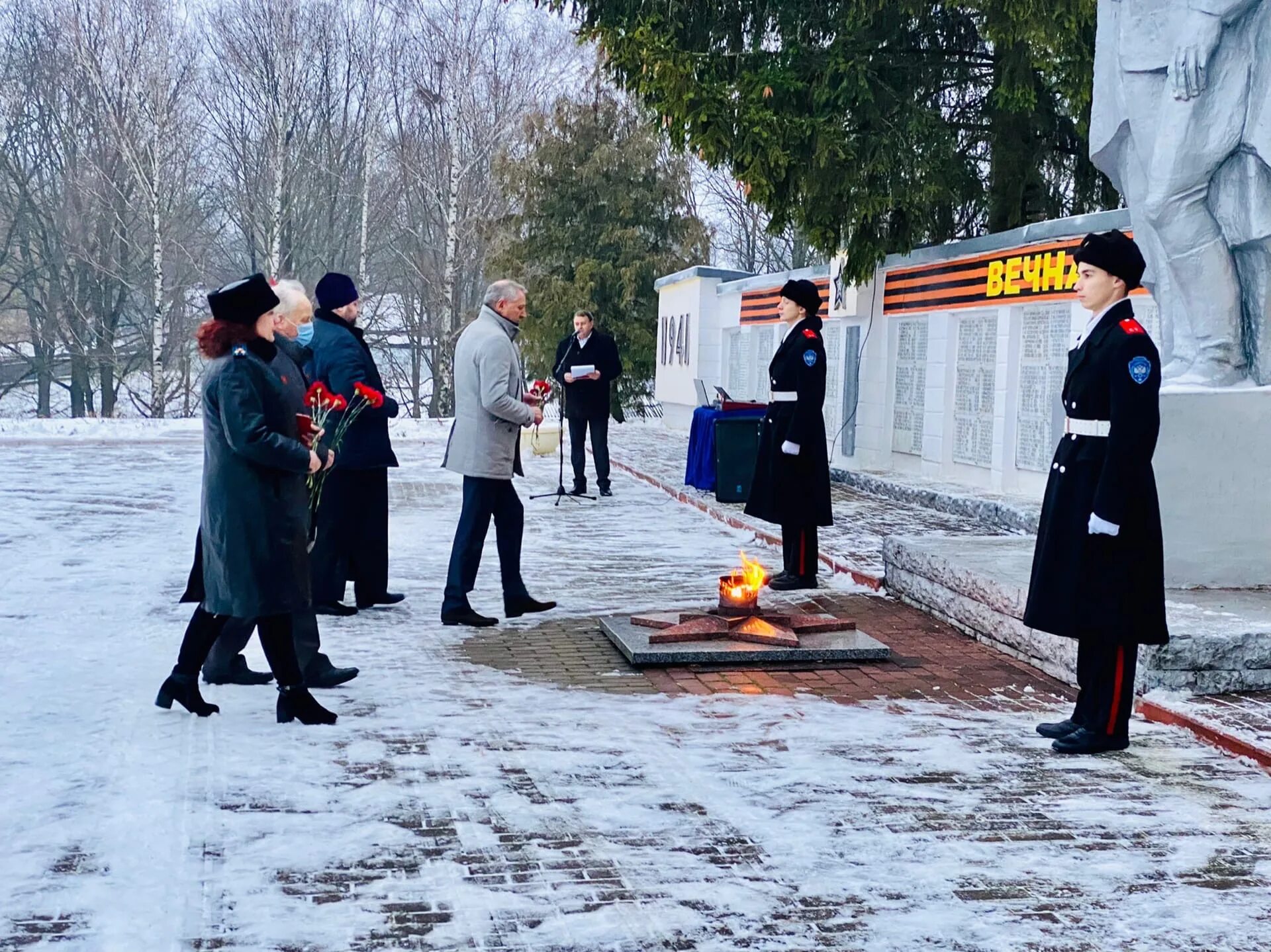 3 декабря день неизвестного солдата. Фото день неизвестного солдата 3 декабря. Неизвестный солдат 3 декабря. Военный коллектив. День неизвестного солдата 3 декабря 2021.