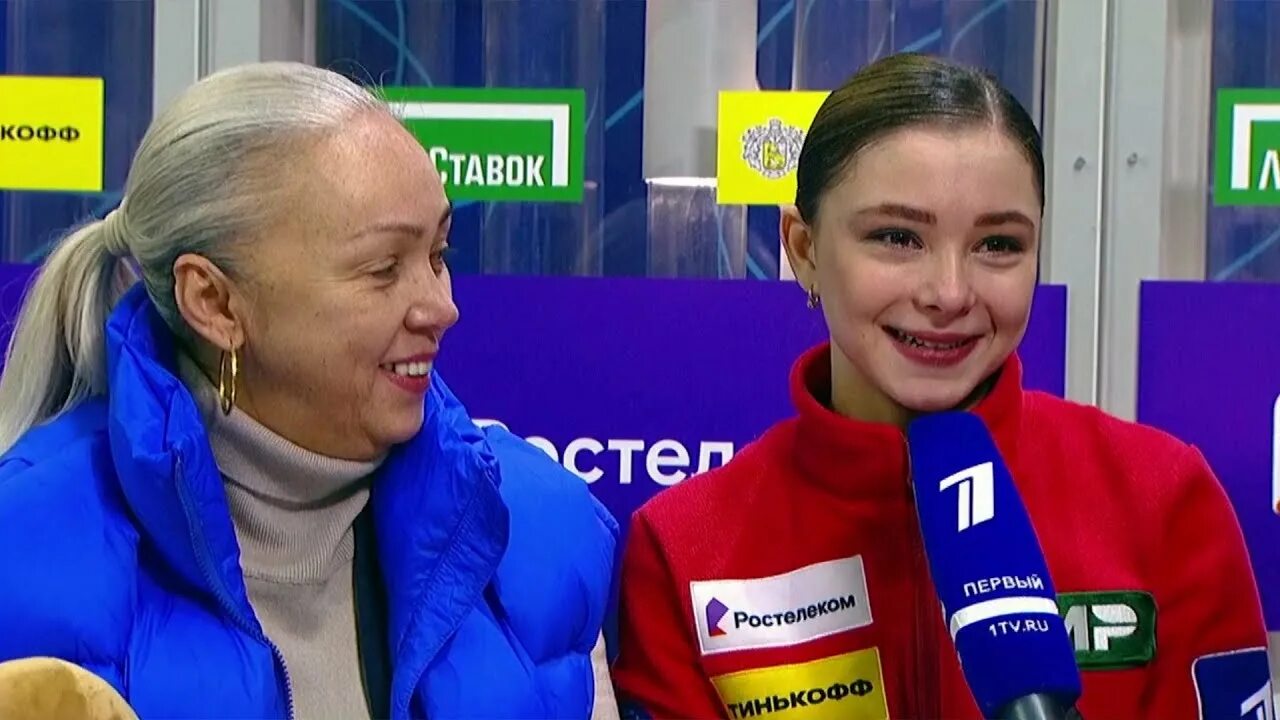 Тренер по фигурному катанию 8. Тренер соколовская фигурное. тренер соколовская фигурное катание.