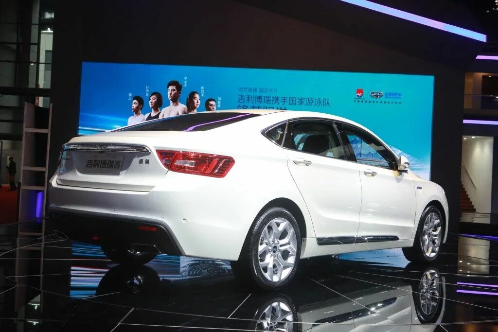 Geely preface дилер. Geely gc9. седан джили gc9. джили автосалон.