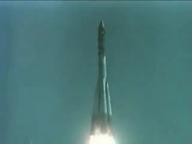 Гагарин первый полет в космос видео. Ракета Юрия Гагарина Восток-1. Космический корабль Восток Юрия Гагарина 1961. Ракета Гагарина Восток 1 взлет.